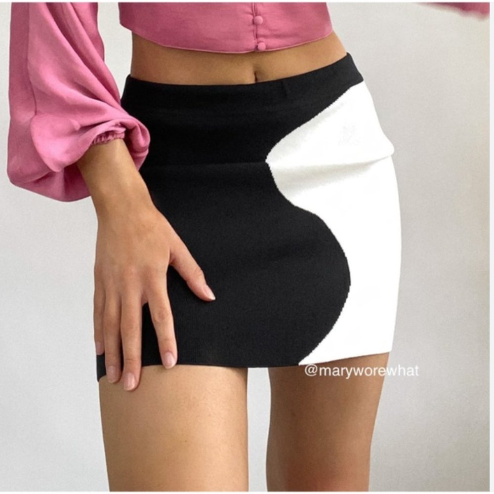 NWOT Glassons Yin+Yang mini skirt